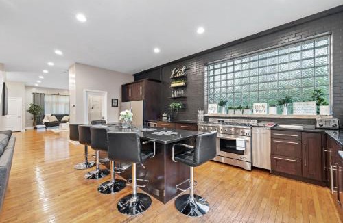 Bridgeport House | Spacious Luxury Retreat 8 Bed Oasis with 6 Baths