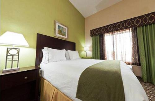 Statesville Hotel | Holiday Inn Express & Suites Statesville
