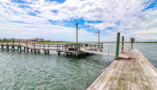 Inlet Pointe 34, 2 minute walk to the beach, complex pool available to enjoy.