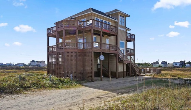 Semi-Oceanfront - Dog Friendly, Pool, Hot Tub, Game and Media Rooms