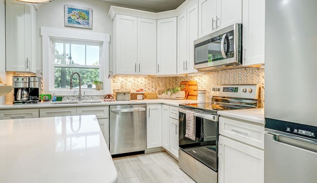 Dog-Friendly Wilmington Retreat ~ 7 Mi to Beach!