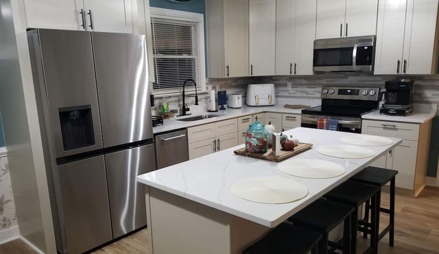 Private Secluded Home near Airport and Downtown