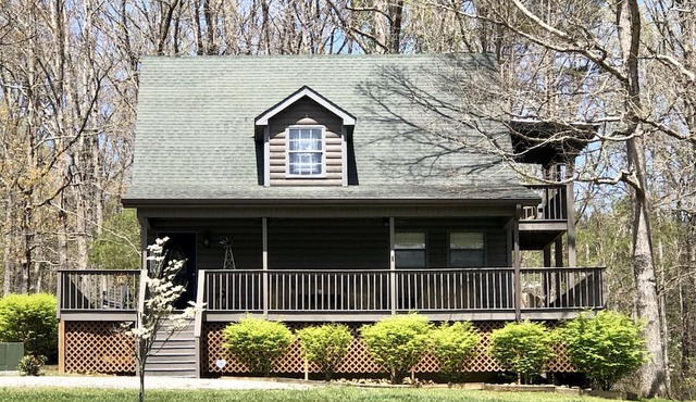 Cozy Nook-Beautifully renovated 2B-2B cabin-gated community by Fall Creek Falls