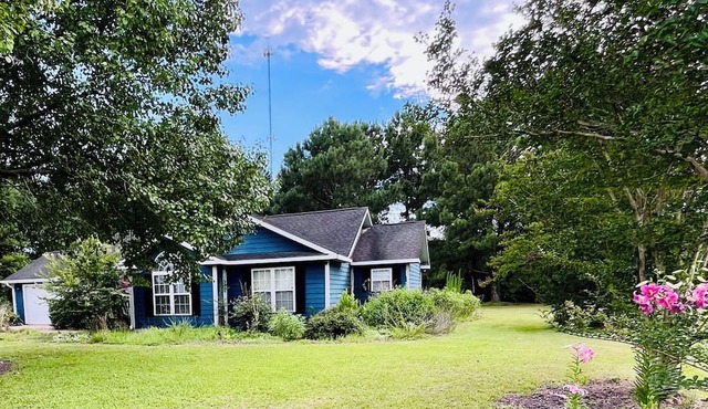 Spacious 5-bedroom house only minutes from NC/SC Beaches in quaint Tabor City NC