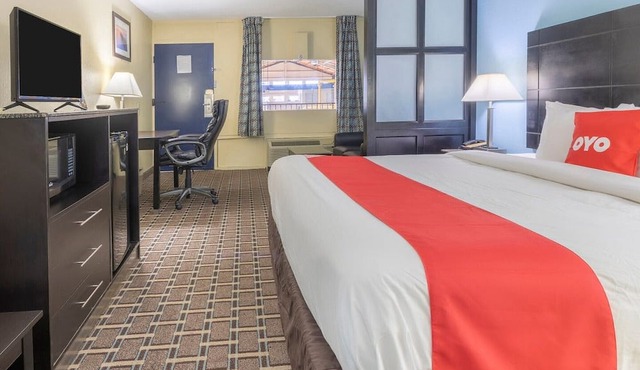 Knoxville TN | king bed