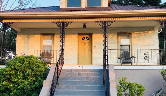 The Humble House-2-bedroom, 2 Bath house in Uptown Martinsville