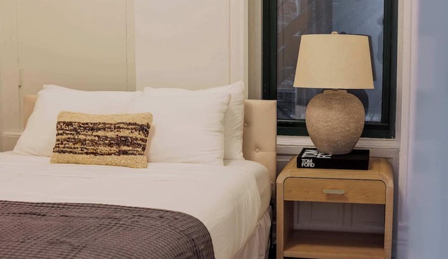 Designer Loft 2W | Heart of Gold Coast/River North