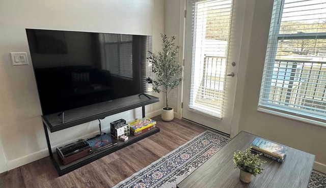Stylish Retreat | Only 2miles to UC & Downtown Life