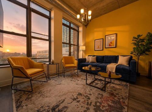 Walkable 2BR Apartment in Chicago South Loop with Optional Parking and Gym Access Near McCormick Place, Museum Campus & Lakefront