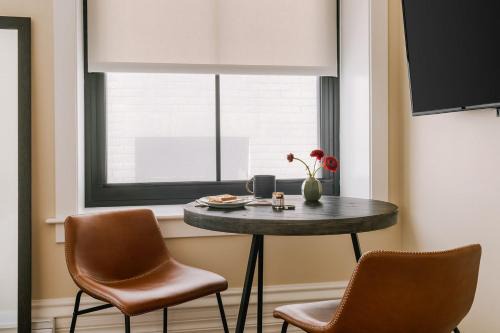 LIVN Millennium Park Downtown Chicago Prem Studio